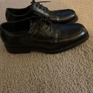 Kenneth Cole dress shoes